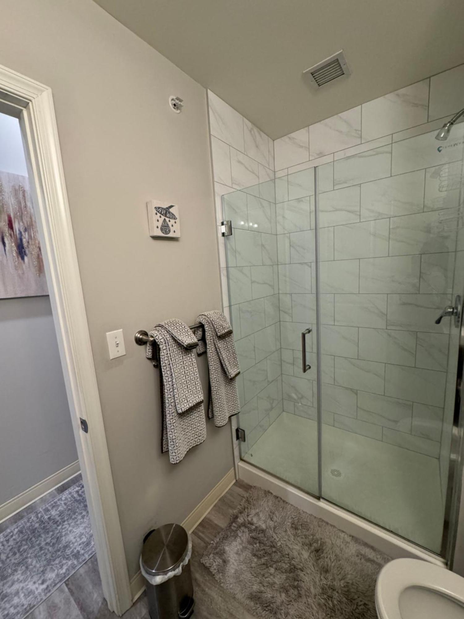 Beautiful Condo/Rooftop Patio With Free Parking Cleveland Exterior foto